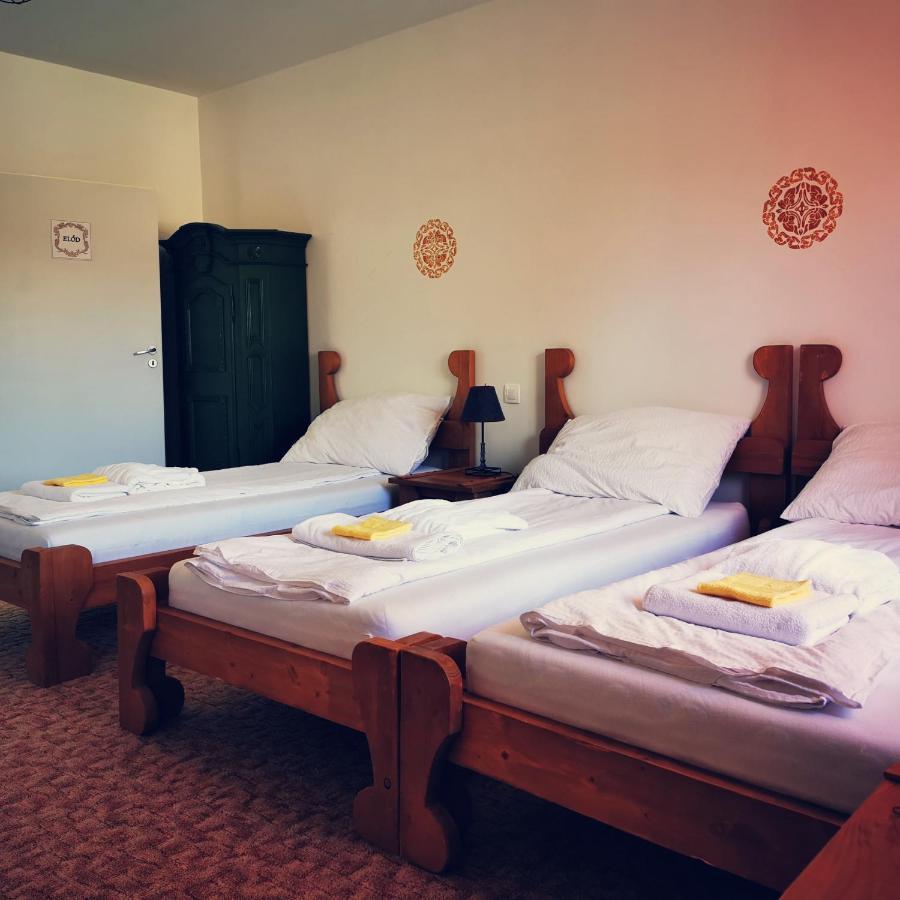 Szabolcs Vezer Panzio Bed & Breakfast Екстериор снимка