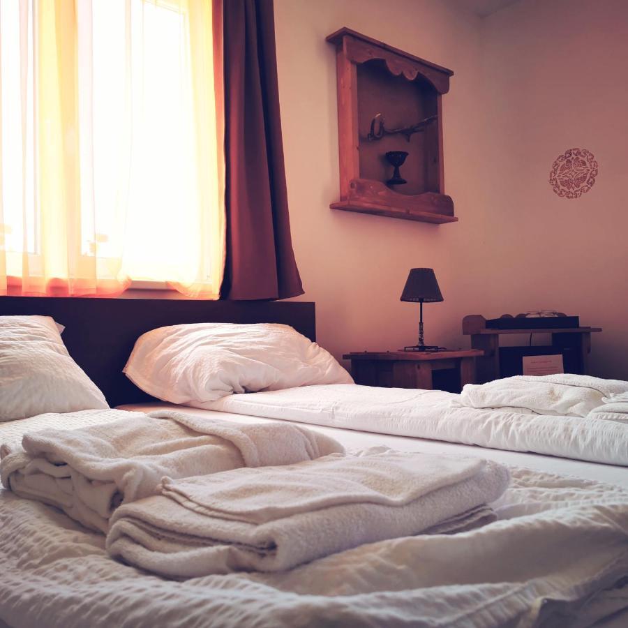 Szabolcs Vezer Panzio Bed & Breakfast Екстериор снимка