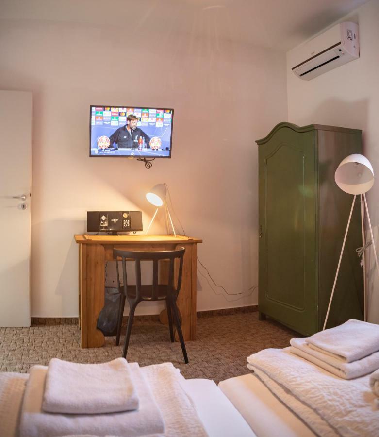 Szabolcs Vezer Panzio Bed & Breakfast Екстериор снимка