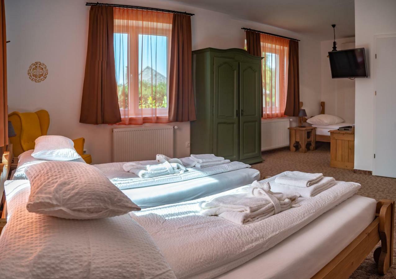 Szabolcs Vezer Panzio Bed & Breakfast Екстериор снимка