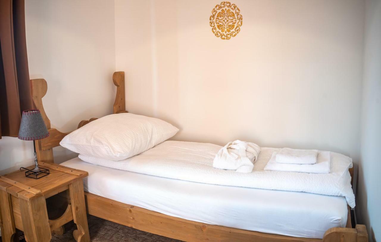 Szabolcs Vezer Panzio Bed & Breakfast Екстериор снимка